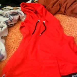 Sleeve less hoodie